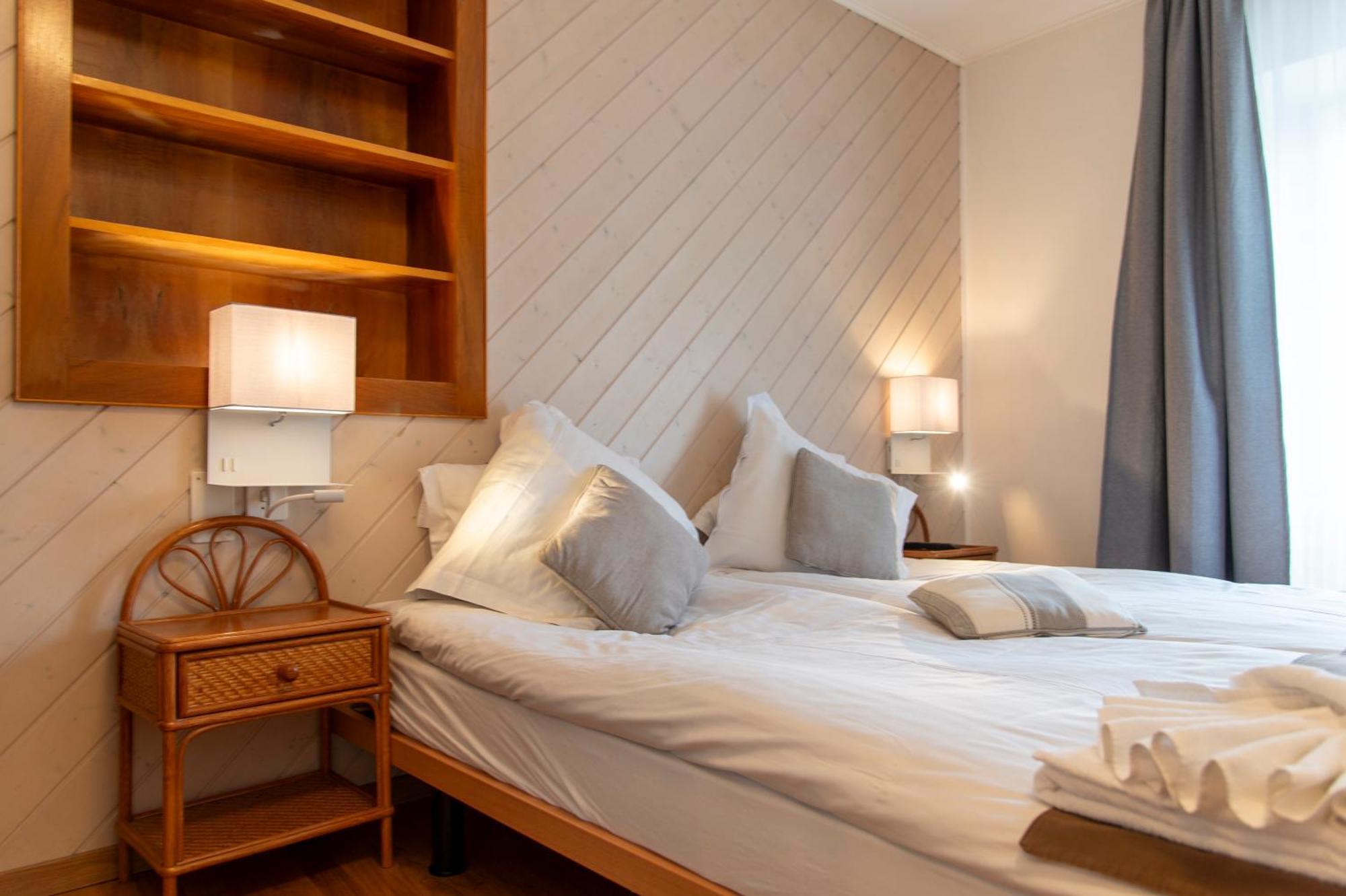 De La Place Mini-hôtel 3*