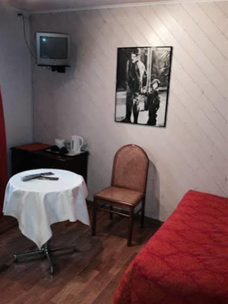 De La Place 3*
